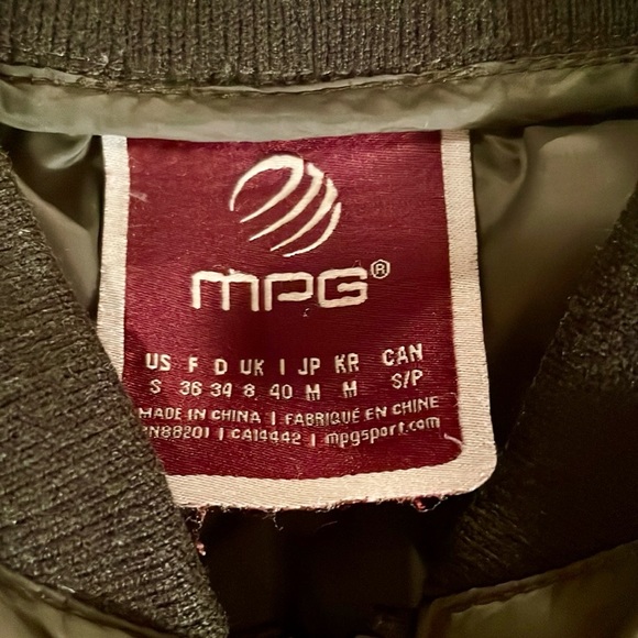 Cropped green Bomber Jacket - Picture 3 of 7